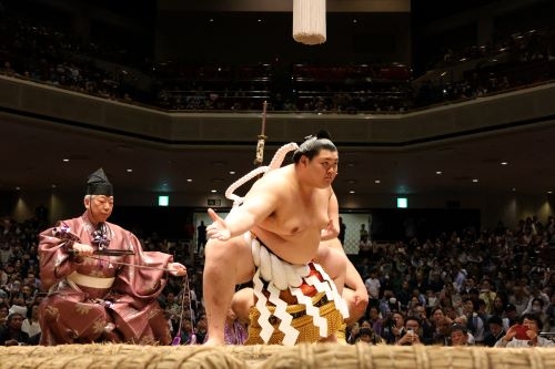 大相撲　９月場所　イスＡ席から迫力の取組を観に行こう！
