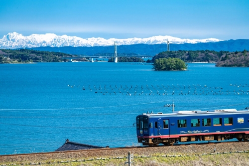 観光列車シリーズ、第13弾! 能登半島の海沿いを走る!のと鉄道『のと里山里海号』に乗ろう!絶景に癒される北陸旅 3日間【30名様限定】
