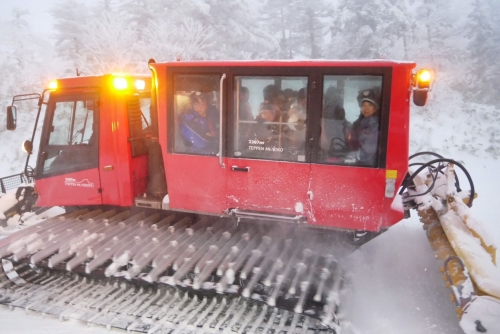 冬にしか出会えない絶景!雪上車に乗って大迫力「スノーモンスター」見学&新春!初詣「信州 善光寺」・湯田中温泉1泊