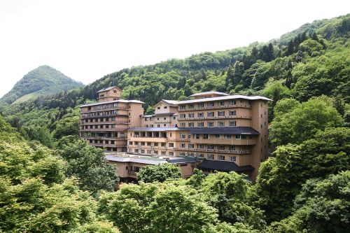 豊富な源泉と17の湯船で楽しむ新鉛温泉『結びの宿 愛隣館』と 中尊寺伽藍落慶九百年・世界遺産登録15周年秘佛御開帳