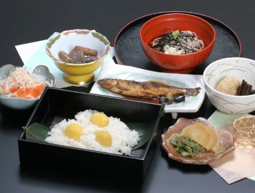 空と花の特等席。NEW OPEN『SUSABINOテラス』と黄金色の花絨毯『長瀞花の里』