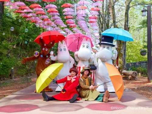【Aルート催行決定☆】圧巻の『ムーミン谷とアンブレラ』 北欧堪能!湖畔の絶景ビュッフェ